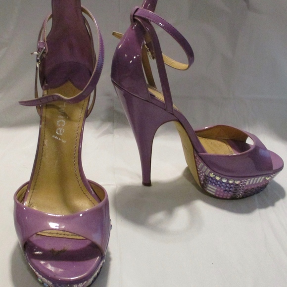 Twice Lilac High Heels w/ Swarovski crystals - Picture 6 of 7
